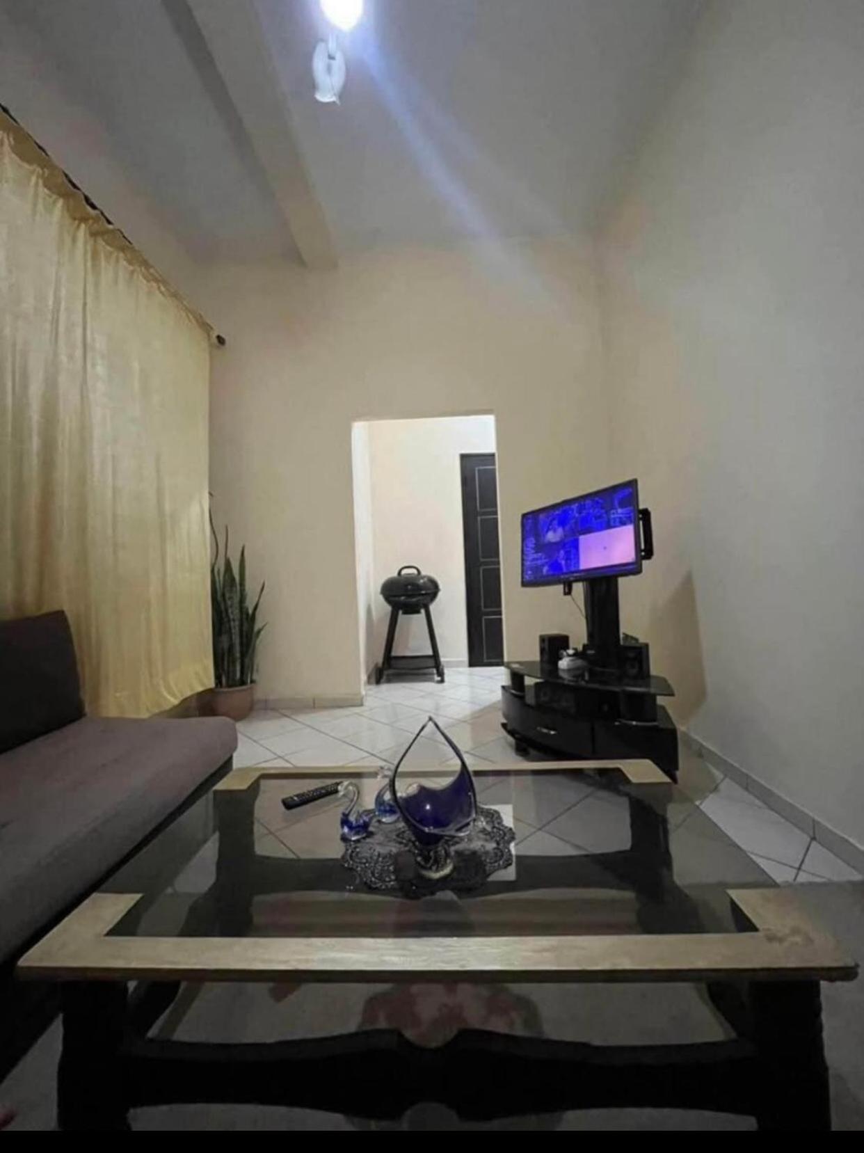 Studio Rez-de-chaussee Climatisee Au Centre Avec Wifi 5g Et Smart Tv Apartment